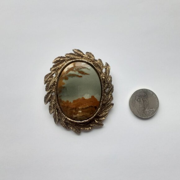 Vintage Picture Jasper Brooch Pin Encased in Gold Toned Oval Frame Bezel - Picture 1 of 7